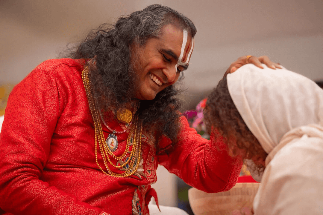 Paramahamsa Vishwananda giving personal blessing